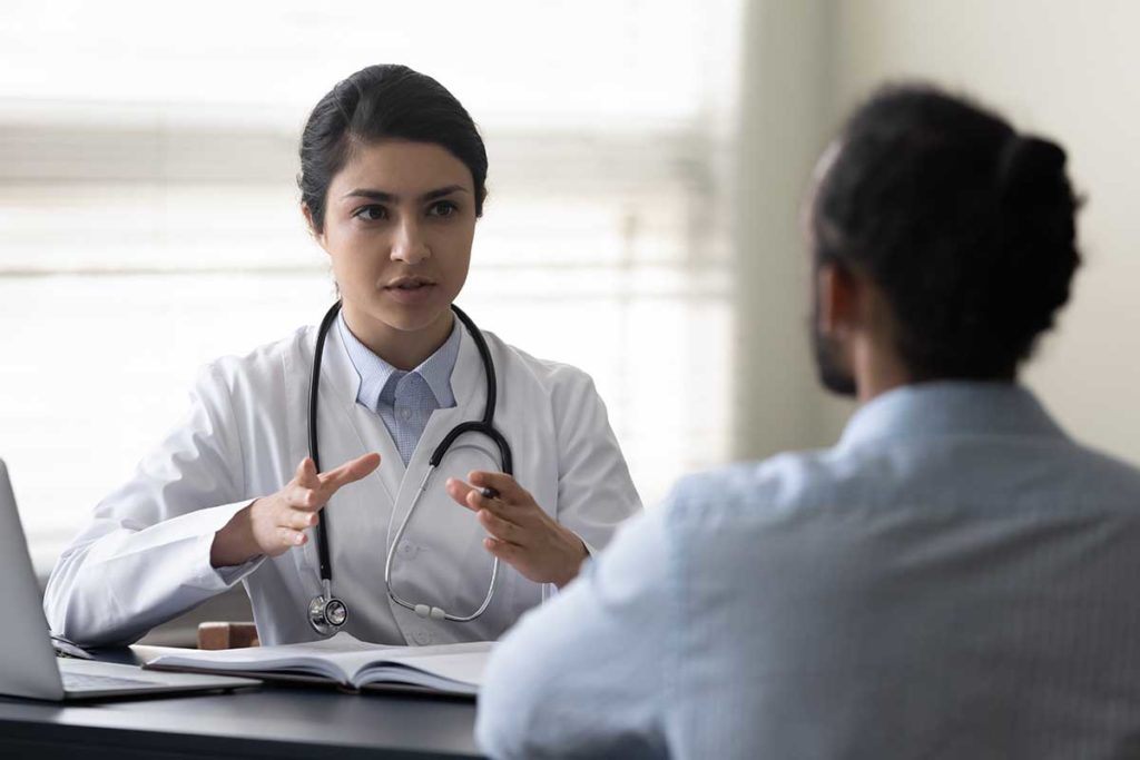 a doctor educates a patient on the symptoms of wet brain caused by alcoholism