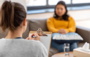 Person talking to their therapist at a bipolar disorder treatment session